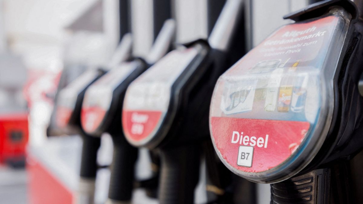 Marže prodejců paliv dál klesly, za zdražení mohou ceny na burze, uvádí MF
